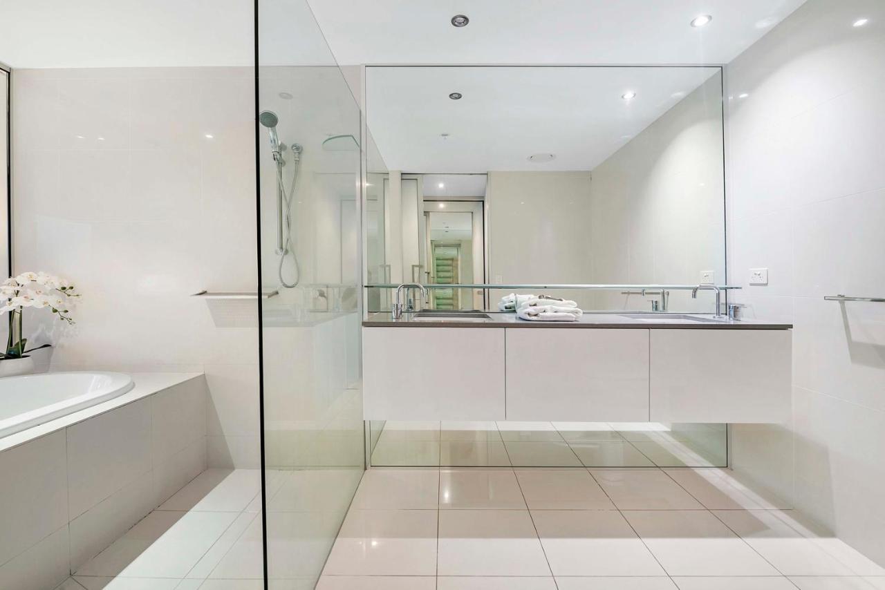 Apartment Ocean View Sub Penthouses - Circle On Cavill - Self Contained & Privately Managed