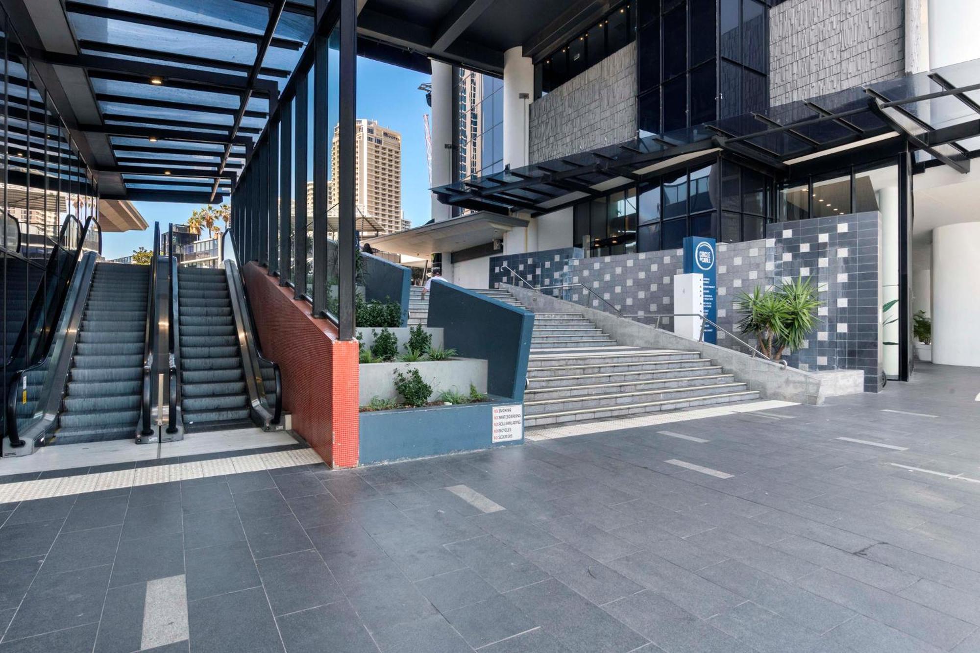 Ocean View Sub Penthouses - Circle On Cavill - Self Contained & Privately Managed