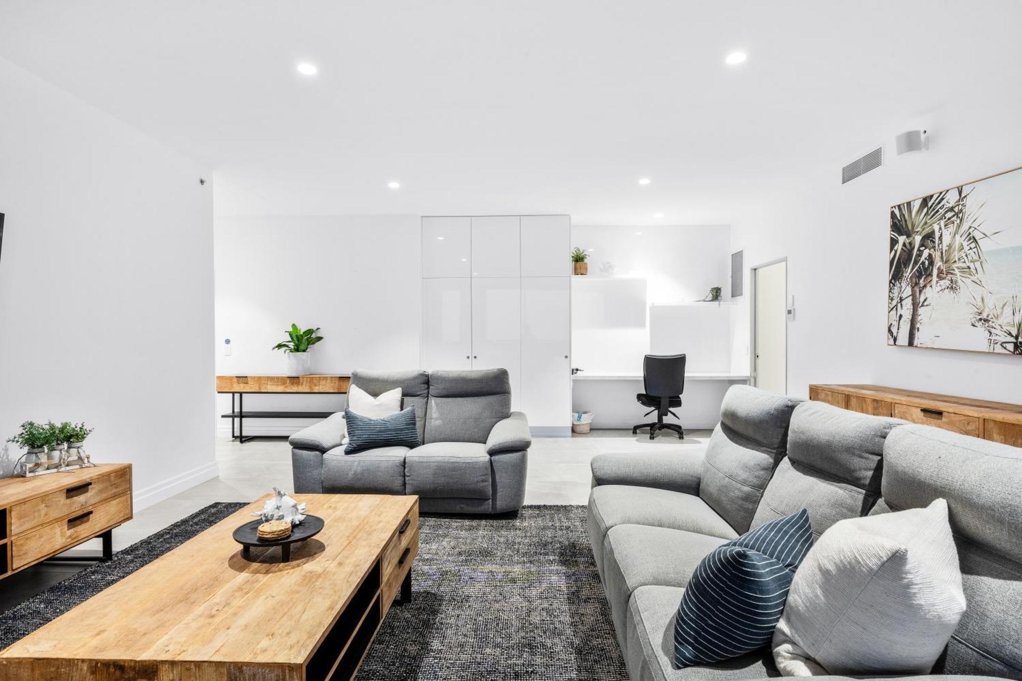 Ocean View Sub Penthouses - Circle On Cavill - Self Contained & Privately Managed Gold Coast