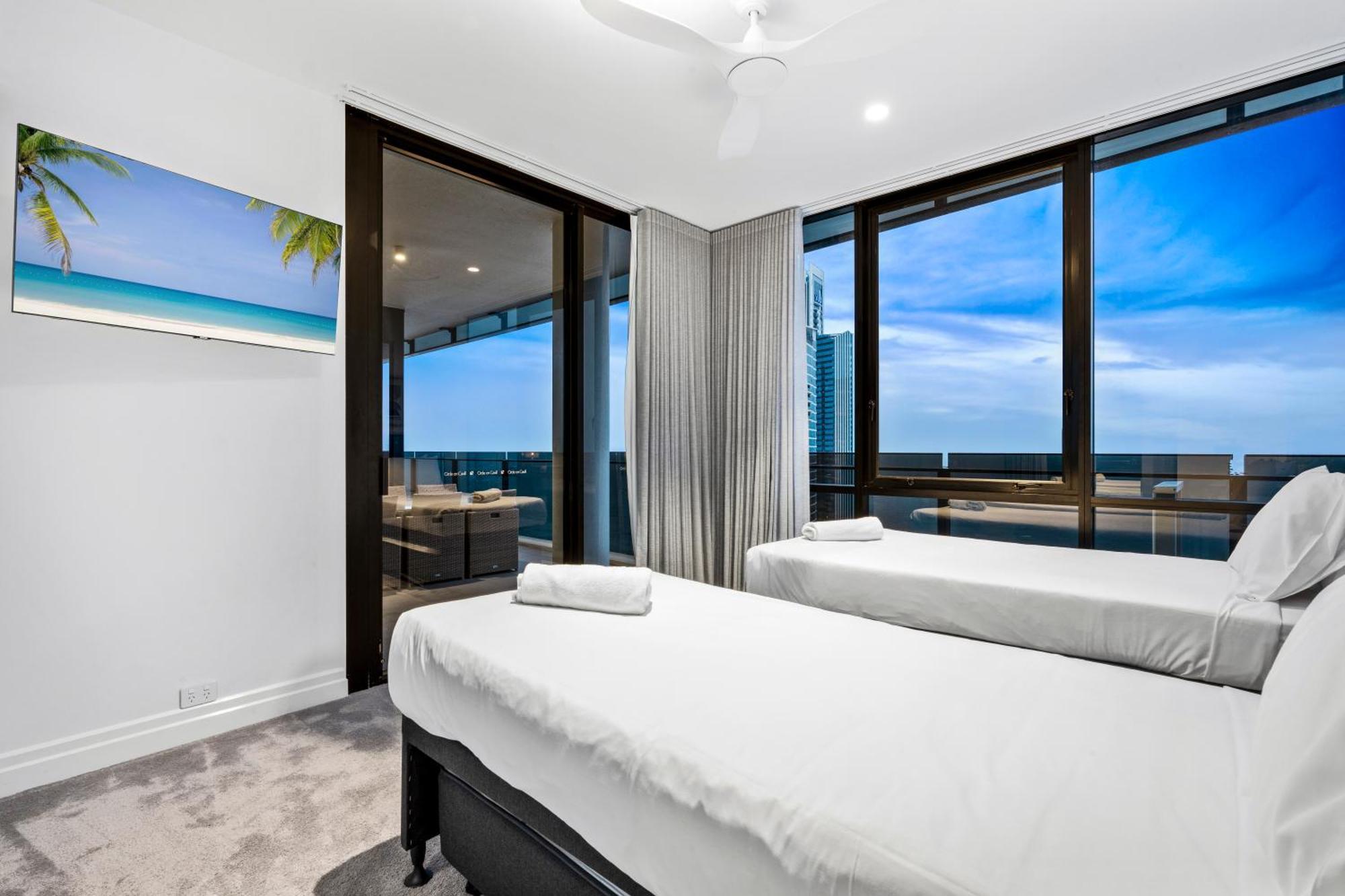 Ocean View Sub Penthouses - Circle On Cavill - Self Contained & Privately Managed