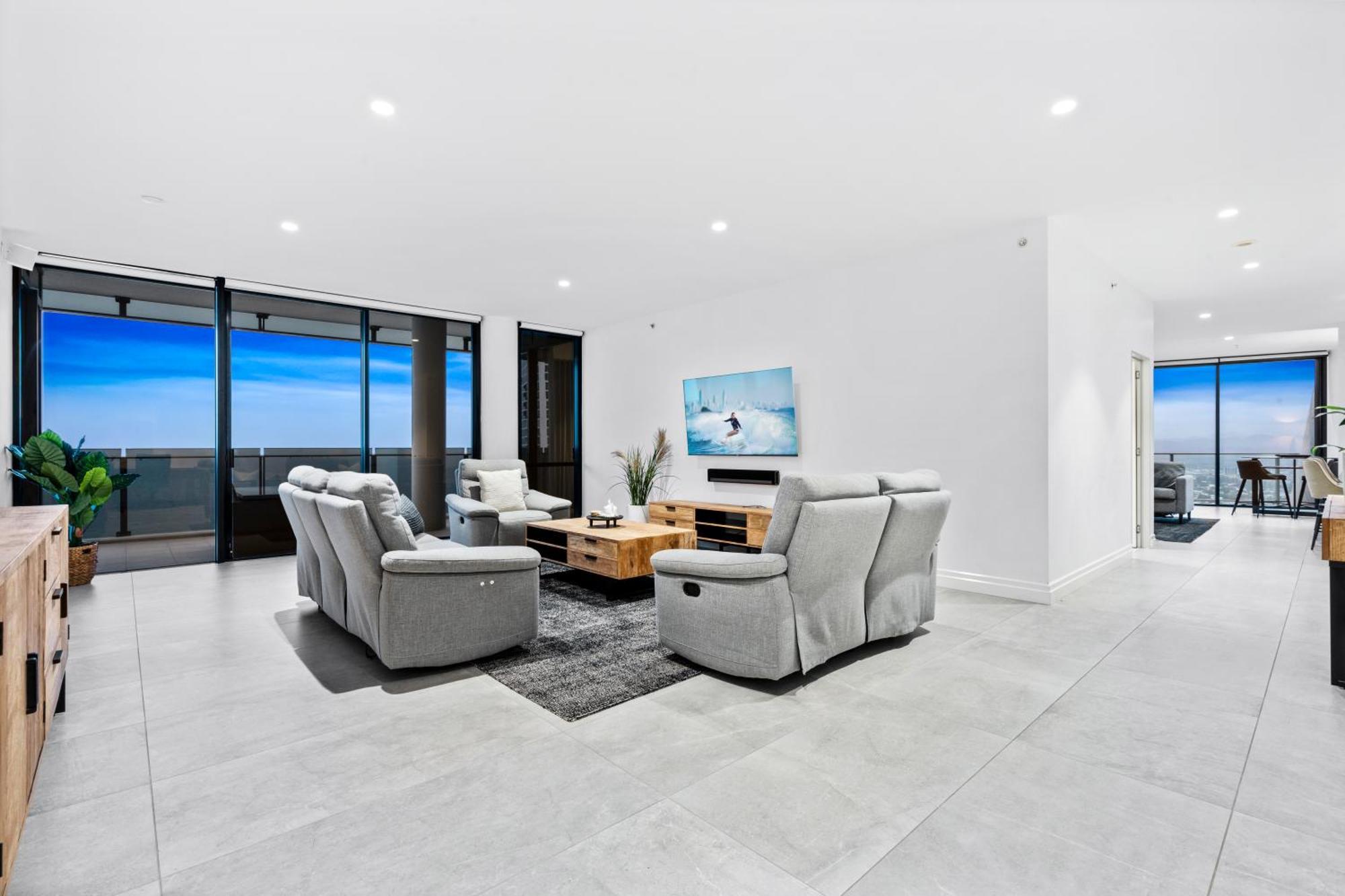 Ocean View Sub Penthouses - Circle On Cavill - Self Contained & Privately Managed
