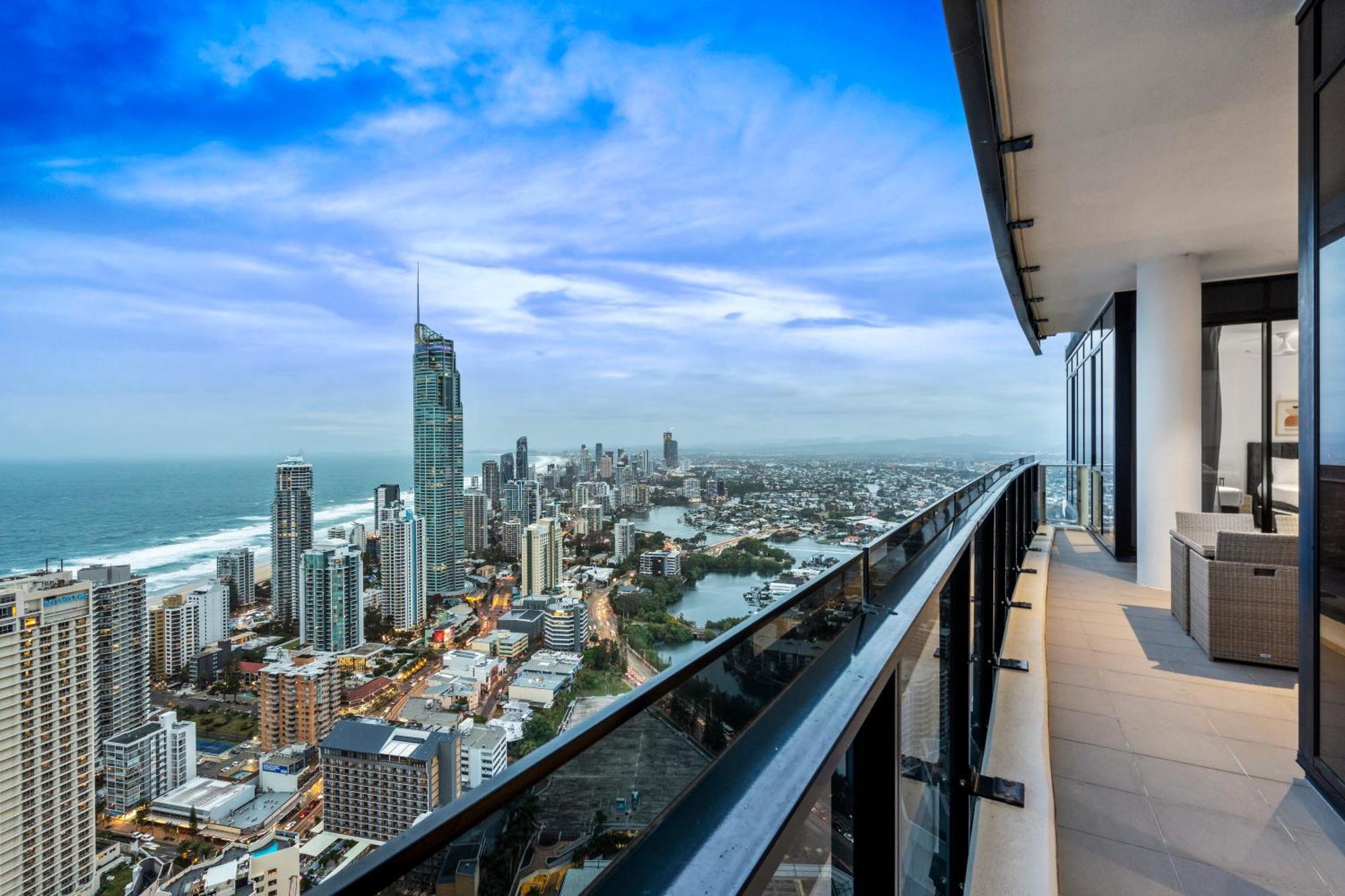 Apartment Ocean View Sub Penthouses - Circle On Cavill - Self Contained & Privately Managed *