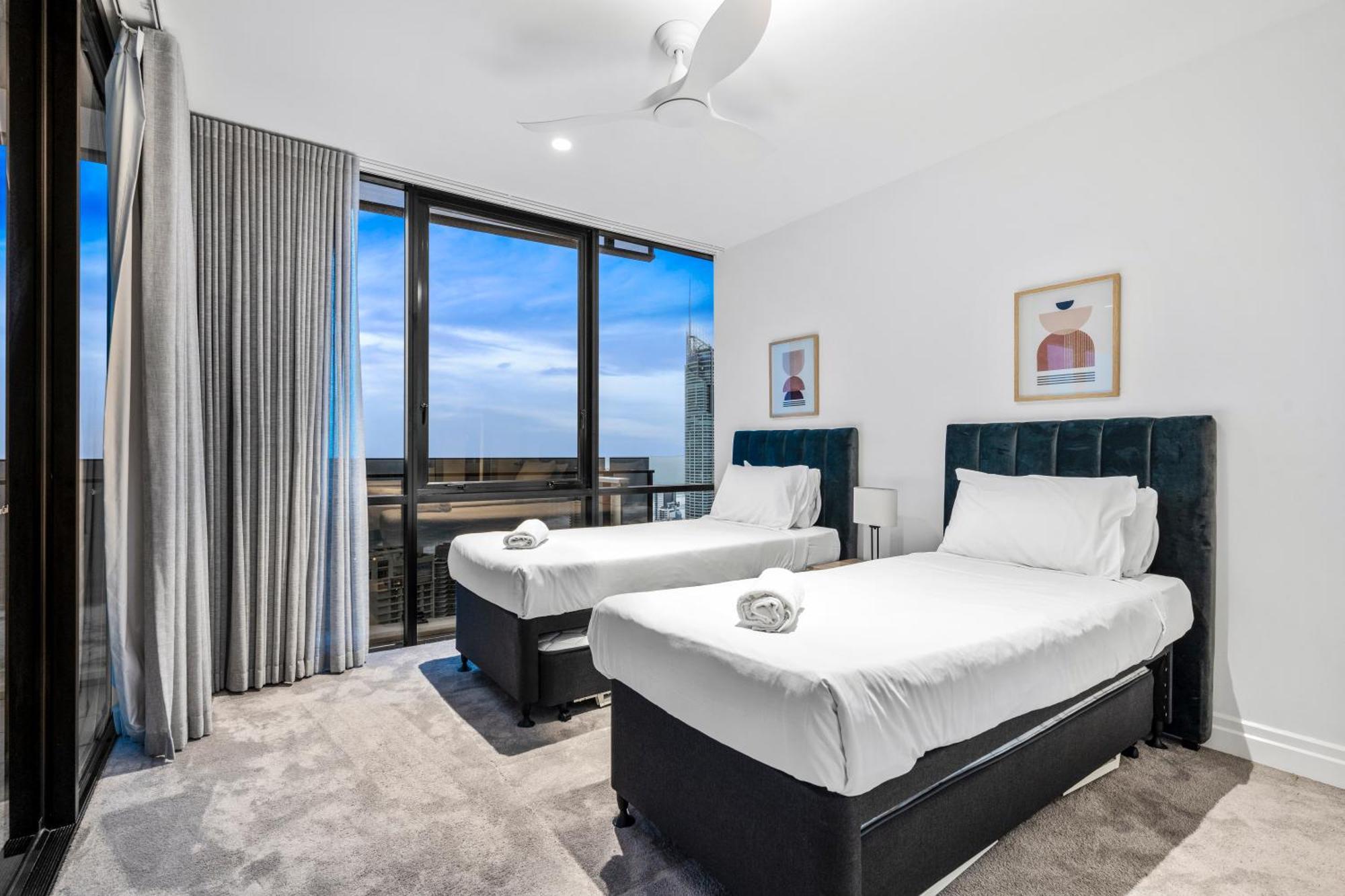 Ocean View Sub Penthouses - Circle On Cavill - Self Contained & Privately Managed
